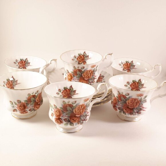 Royal Albert, CENTENNIAL ROSE, Teacup & Saucer, Bone China England - Picture 1 of 10